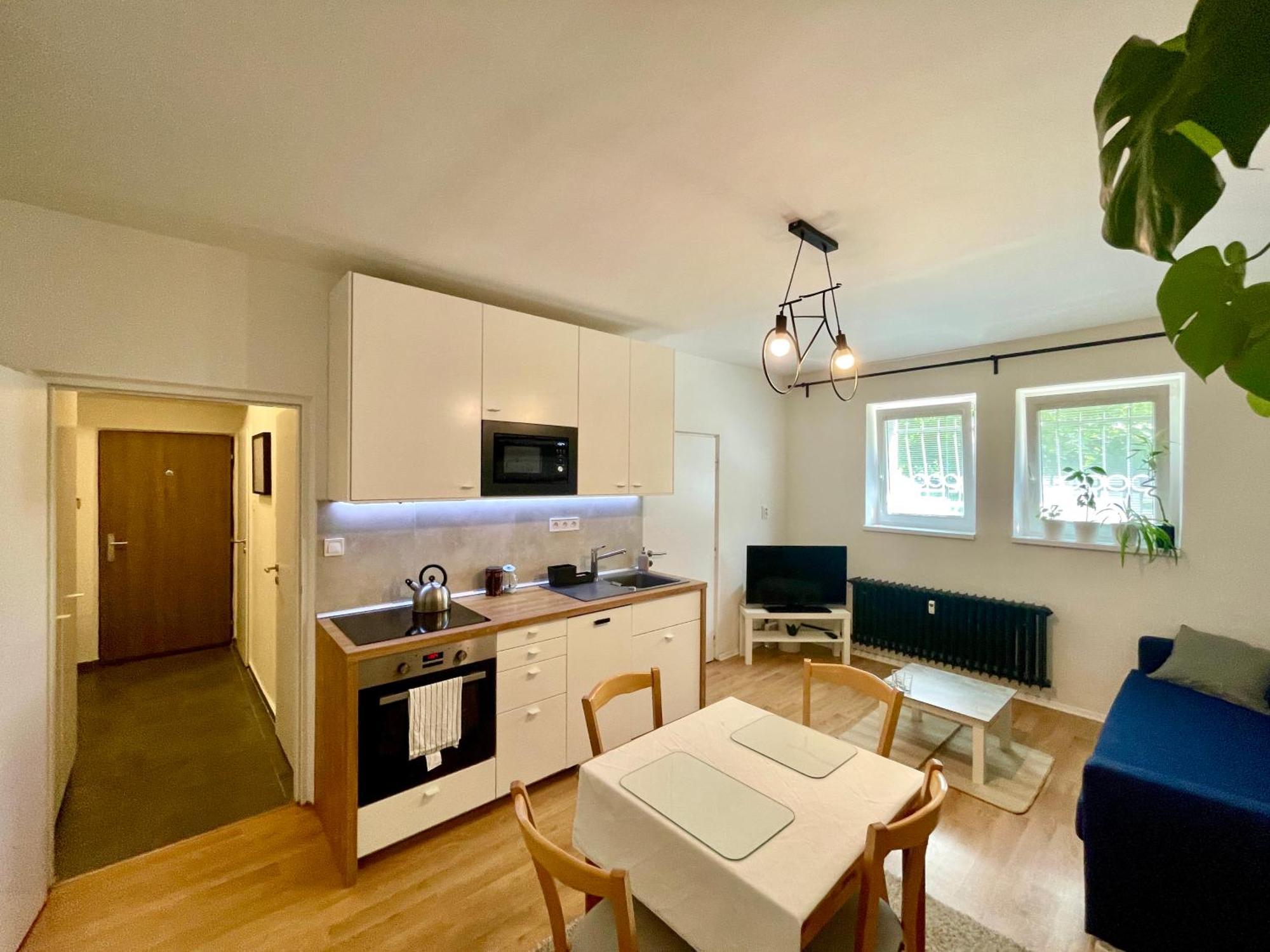 Cozy Self Check-In Apartment In Vibrant Ruzinov Area, Komarnicka 42, Bratislava Eksteriør billede