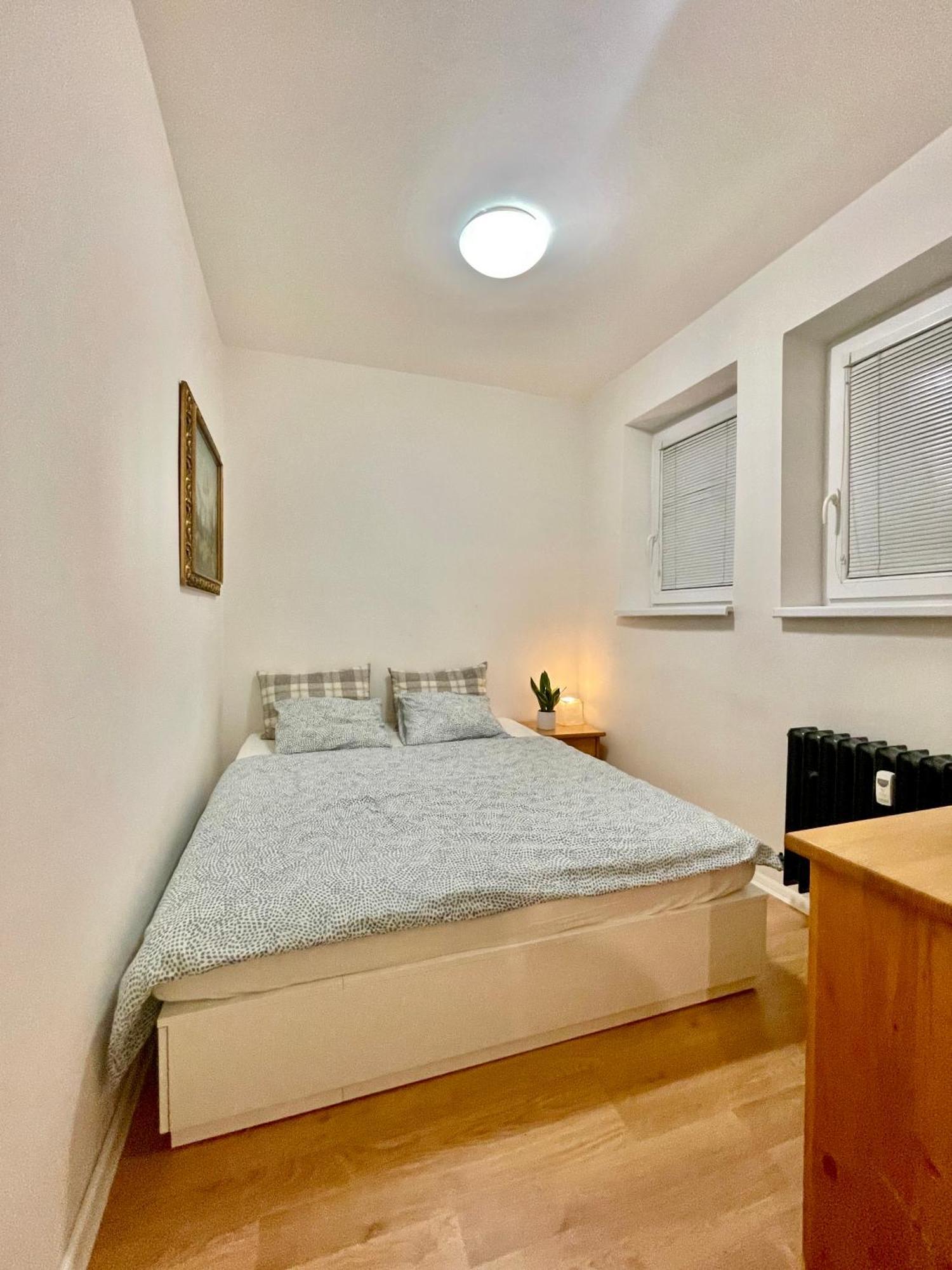 Cozy Self Check-In Apartment In Vibrant Ruzinov Area, Komarnicka 42, Bratislava Eksteriør billede